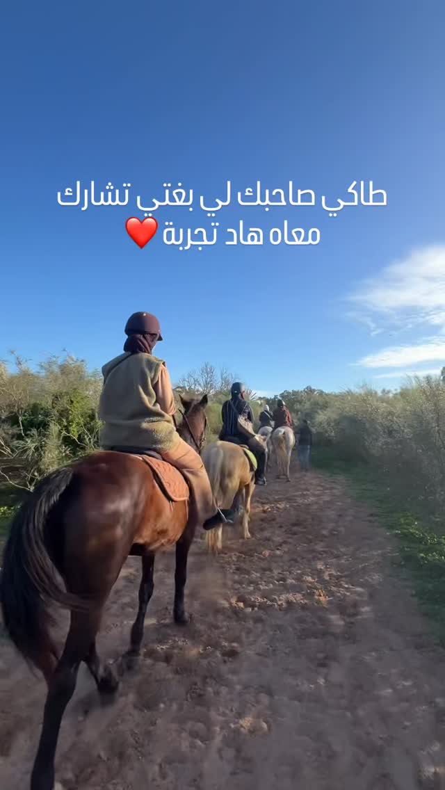 Groupe guide sur un sentier a Agadir